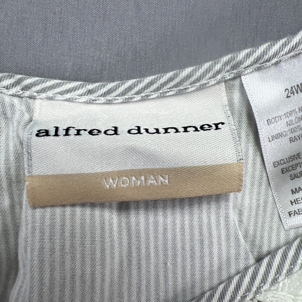 Alfred Dunner Blouse Top Womens 24W White Floral Lace Daisy Crochet Round Neck - Picture 5 of 10